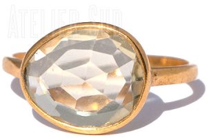 Handgemaakte goud op Sterling zilveren ring met een facet geslepen Citroen Kwarts edelsteen. De ring is gevormd rond de steen. Dat maakt elke ring uniek.