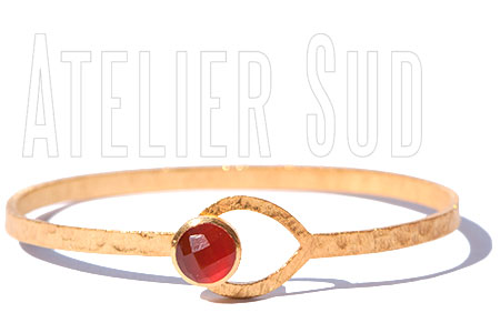 Handgemaakte armband met sluiting met goud op koper met een facet geslepen Oranje Carneool edelsteen.