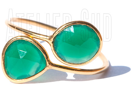 Handgemaakte goud op sterling zilveren ring met twee onregelmatig gevormde groene Onyx facet geslepen edelstenen