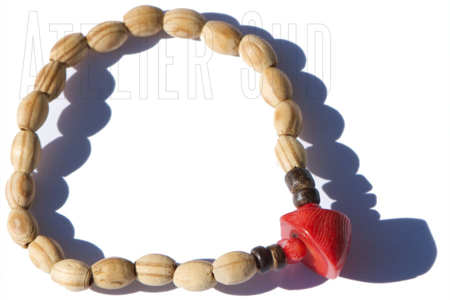 handgemaakte armband suzi rood bamboe koraal